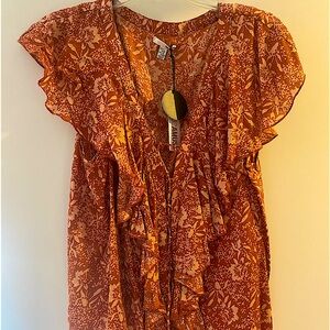 Woman’s blouse never worn